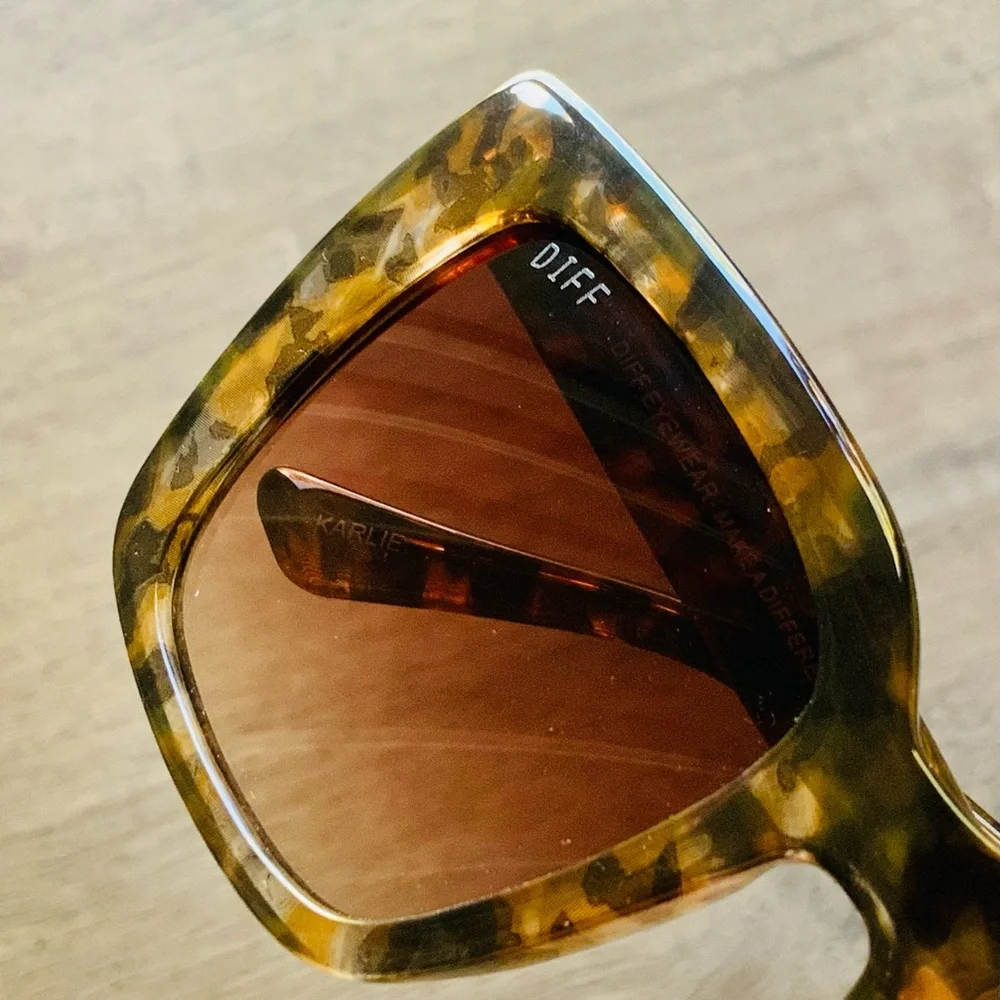 Diff Eyewear Leopard Print Sunglasses w/ Gucci Case